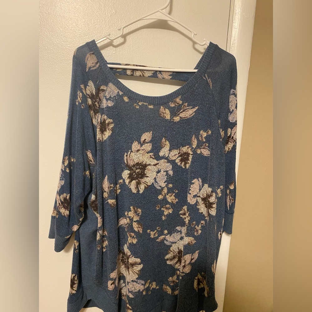 Maurice’s soft 3/4 sleeve sweater size 3x low back good condition